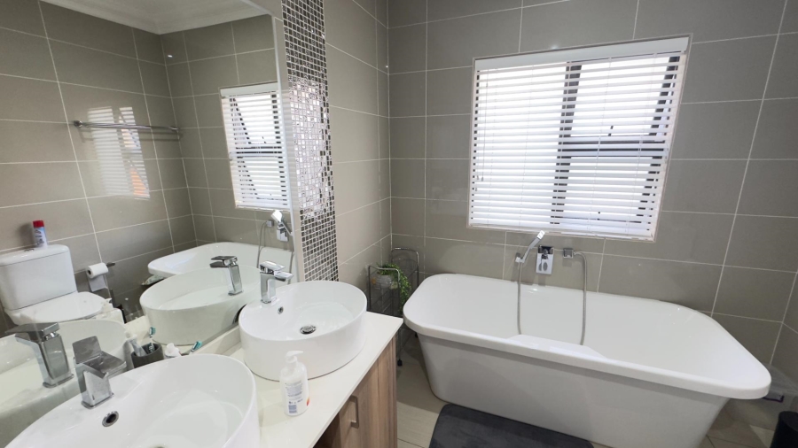 4 Bedroom Property for Sale in Wild Olive Estate Free State